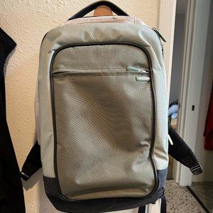 Incase laptop backpack like new